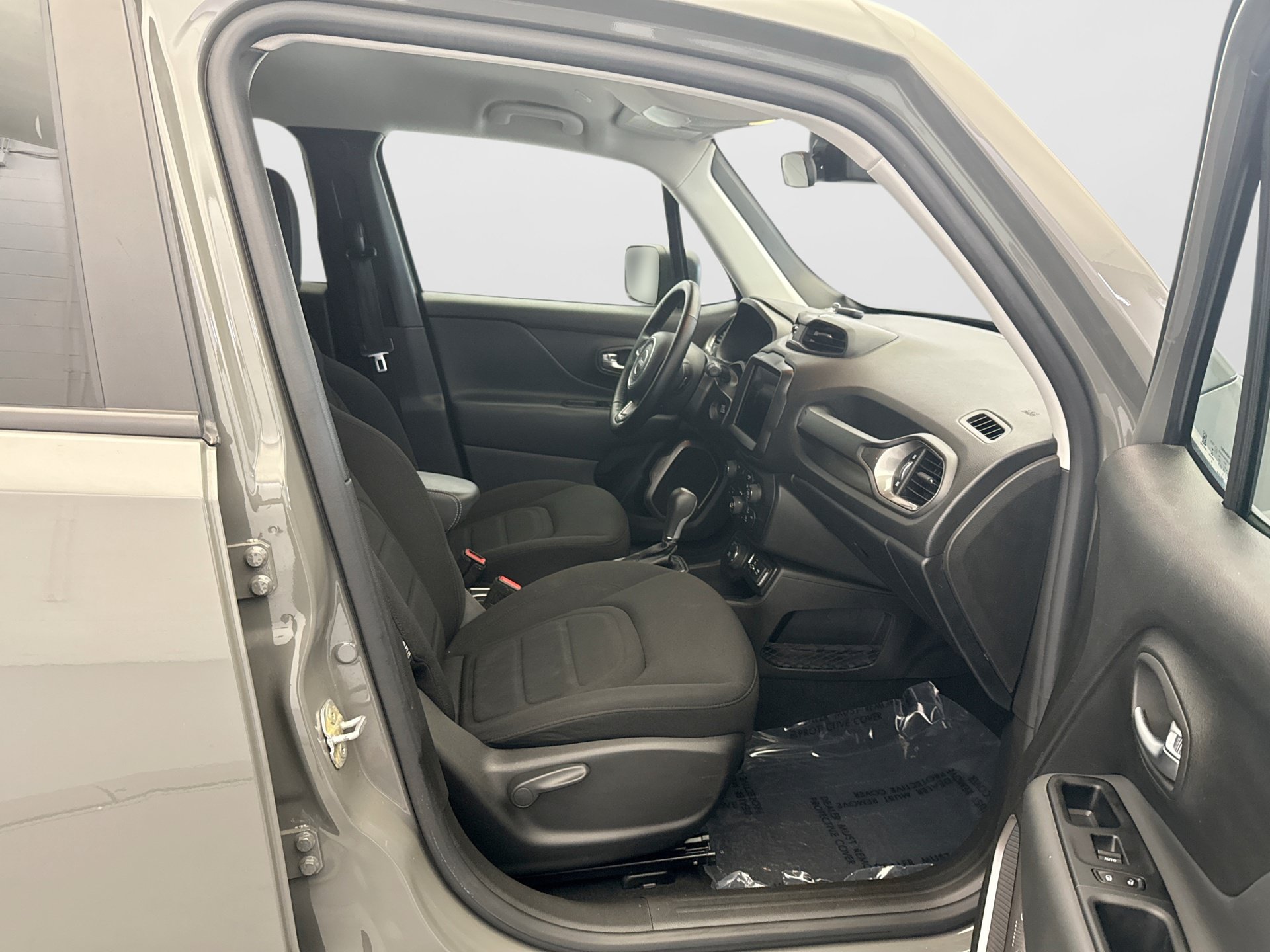 Used 2022 Jeep Renegade Latitude AWD/4WD image 17