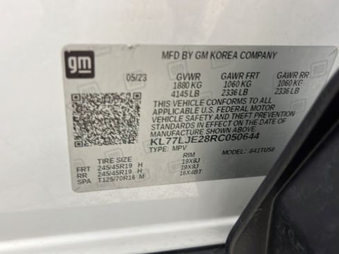 Used 2024 Chevrolet Trax RS w/ Sunroof Package FWD image 28