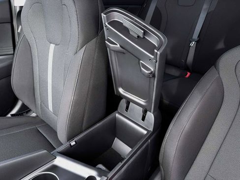 New 2026 Hyundai Elantra SE FWD image 18