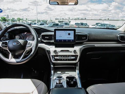 Used 2023 Ford Explorer XLT w/ Equipment Group 202A image 5