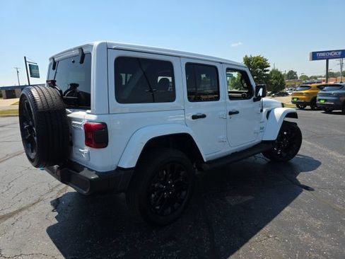 Used 2022 Jeep Wrangler Unlimited Sahara w/ Cold Weather Group AWD/4WD image 6