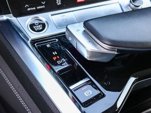 Used 2024 Audi Q8 e-tron Premium Plus w/ Premium Plus Package image 23