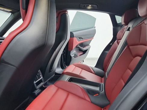 Used 2020 Porsche Taycan 4S w/ Premium Package image 30