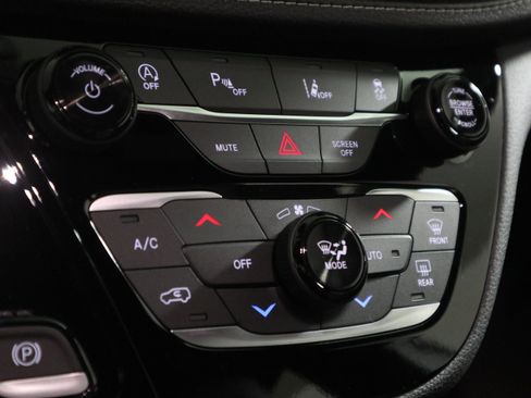 New 2026 Chrysler Pacifica Select image 28