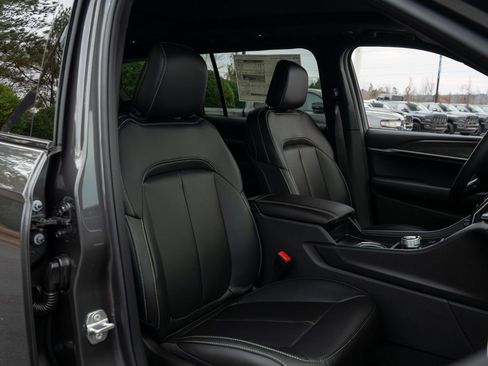 New 2025 Jeep Grand Cherokee L Limited image 24