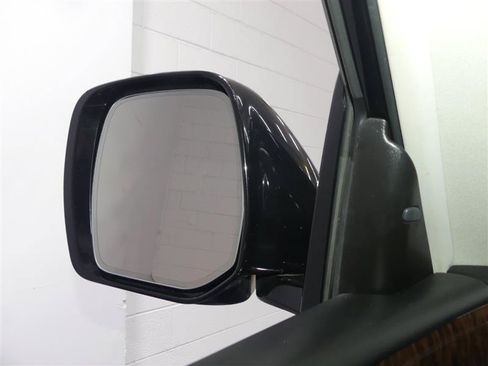 Used 2019 Nissan Armada SL w/ Premium Package AWD/4WD image 13