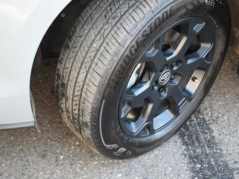 Used 2025 Toyota Sienna XLE Woodland Edition image 11