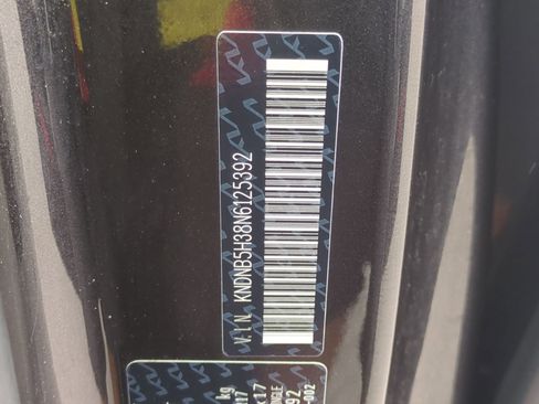 Used 2022 Kia Carnival LX image 31