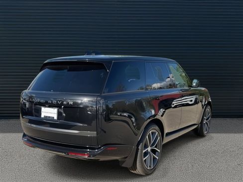 New 2025 Land Rover Range Rover SE image 3
