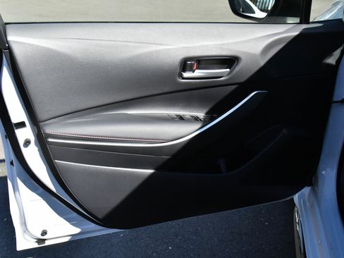 Used 2024 Toyota Corolla SE w/ SE Package image 14