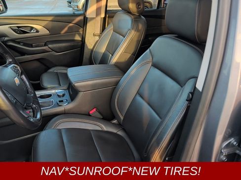 Used 2020 Chevrolet Traverse LT w/ LT Premium Package image 11
