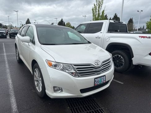 Used 2010 Toyota Venza FWD image 2
