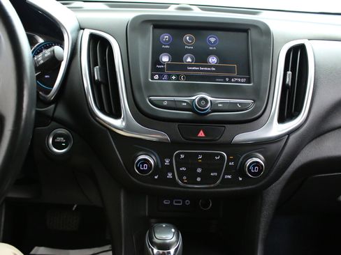Used 2020 Chevrolet Equinox LT w/ Driver Convenience Package image 17