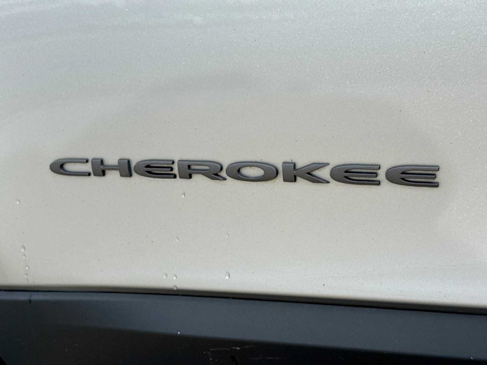 Used 2017 Jeep Cherokee Trailhawk w/ Cold Weather Group AWD/4WD image 12