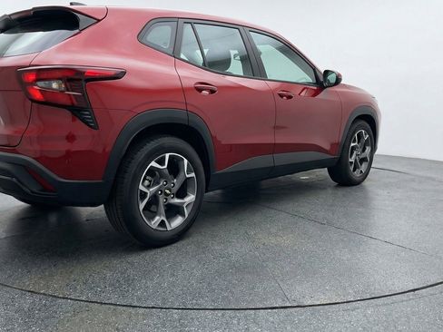 Used 2025 Chevrolet Trax LT w/ LT Convenience Package image 9