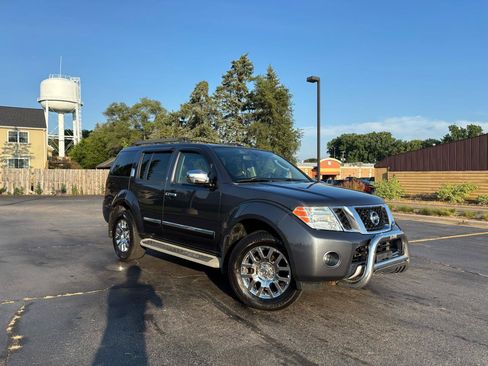 Used 2010 Nissan Pathfinder LE w/ Navigation Pkg AWD/4WD image 11