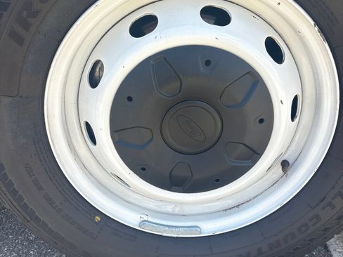 Used 2024 Ford Transit 250 148 Medium Roof RWD image 9