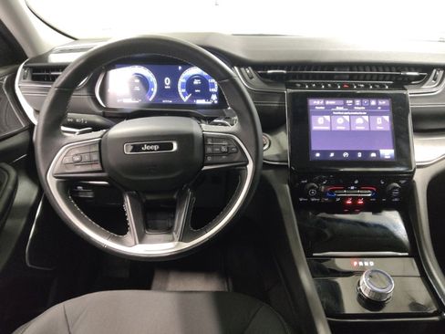 Used 2022 Jeep Grand Cherokee Laredo w/ Luxury Tech Group I AWD/4WD image 22