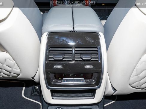Used 2024 BMW ALPINA XB7 AWD/4WD image 21