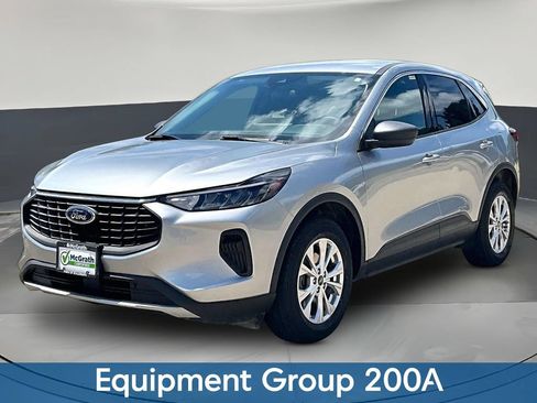 Used 2023 Ford Escape Active w/ Tech Pack #1 AWD/4WD image 3