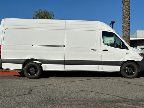 New 2024 Mercedes-Benz eSprinter 170 Cargo image 7