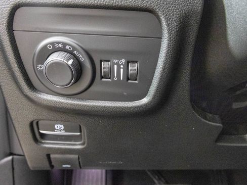 New 2026 Jeep Grand Cherokee Altitude AWD/4WD image 34