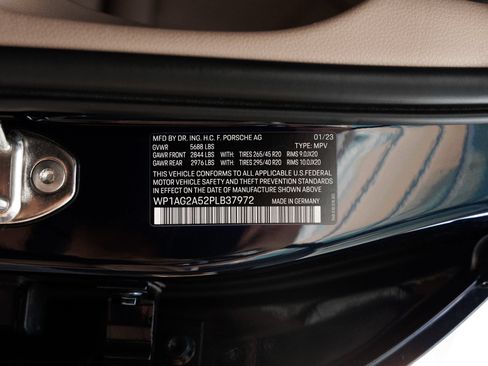 Certified 2023 Porsche Macan S AWD/4WD image 41