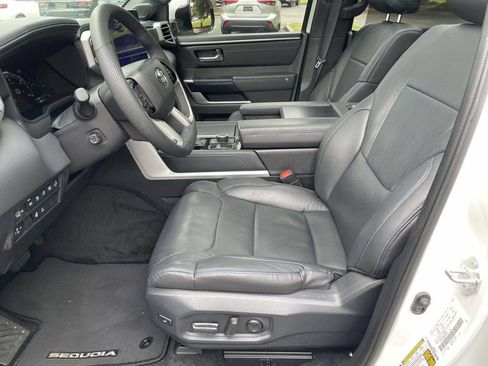 Used 2025 Toyota Sequoia Platinum AWD/4WD image 10