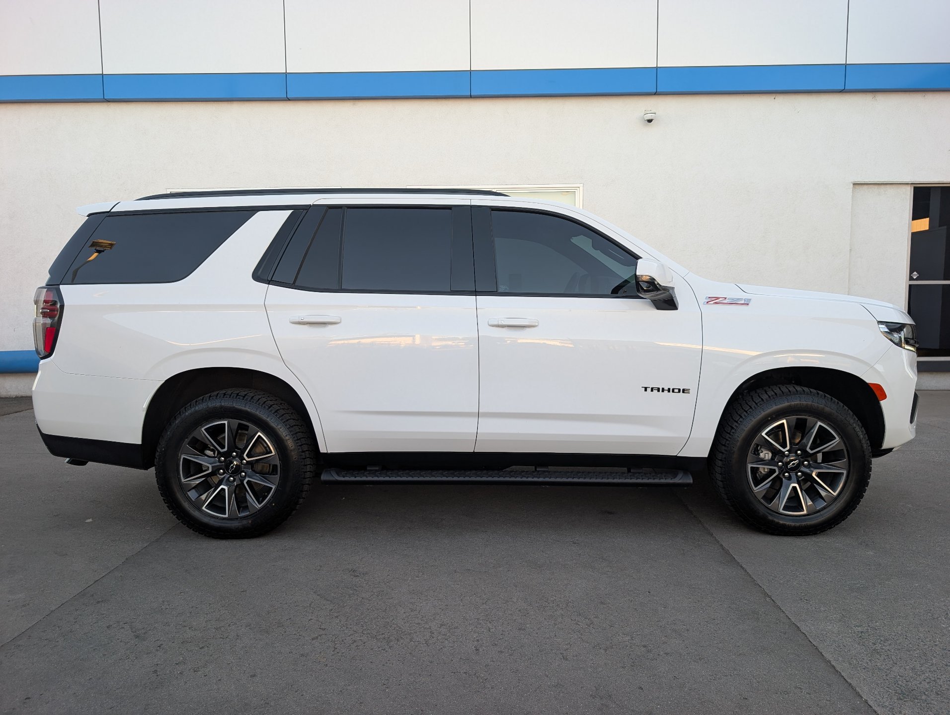 Used 2023 Chevrolet Tahoe Z71 w/ Luxury Package AWD/4WD image 7