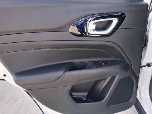 New 2026 Jeep Compass Latitude image 19