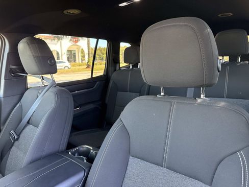 Used 2025 GMC Acadia Elevation image 23