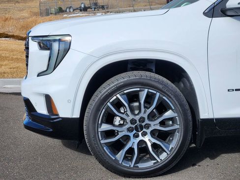 New 2026 GMC Acadia Denali Ultimate w/ LPO, Floor Liner Package image 8