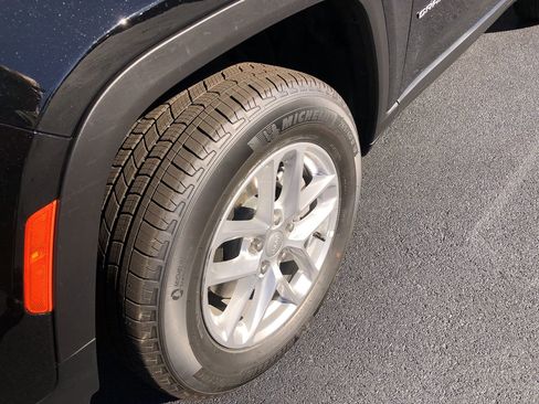 New 2025 Jeep Grand Cherokee Laredo X w/ Luxury Tech Group I image 10