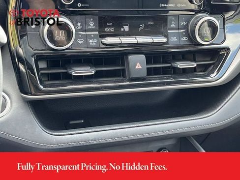 Used 2021 Toyota Highlander XLE AWD/4WD image 34
