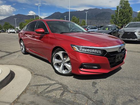 Used 2018 Honda Accord Touring image 3