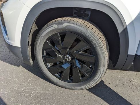 New 2026 Volkswagen Atlas Cross Sport SE image 30