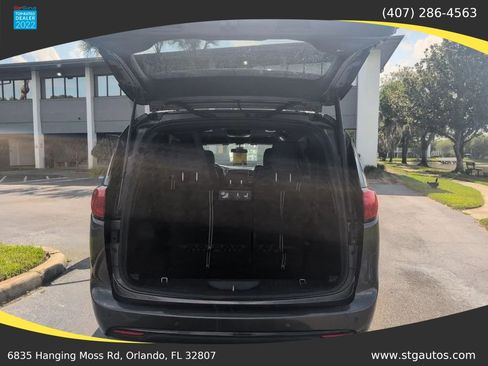 Used 2018 Chrysler Pacifica Touring-L w/ Premium Audio Group FWD image 31