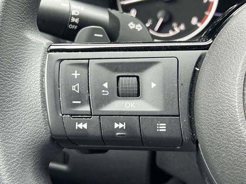 Used 2023 Nissan Rogue SV image 22