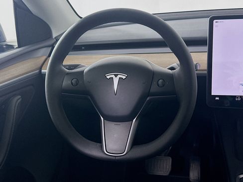 Used 2024 Tesla Model Y Long Range AWD/4WD image 17