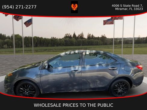 Used 2017 Toyota Corolla LE FWD image 3