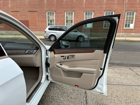 Used 2014 Mercedes-Benz E 350 4MATIC Sedan image 18