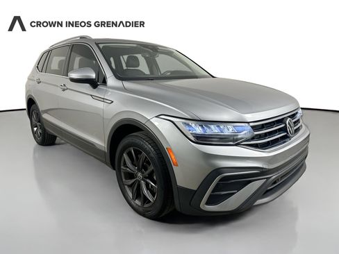 Used 2022 Volkswagen Tiguan SE image 3