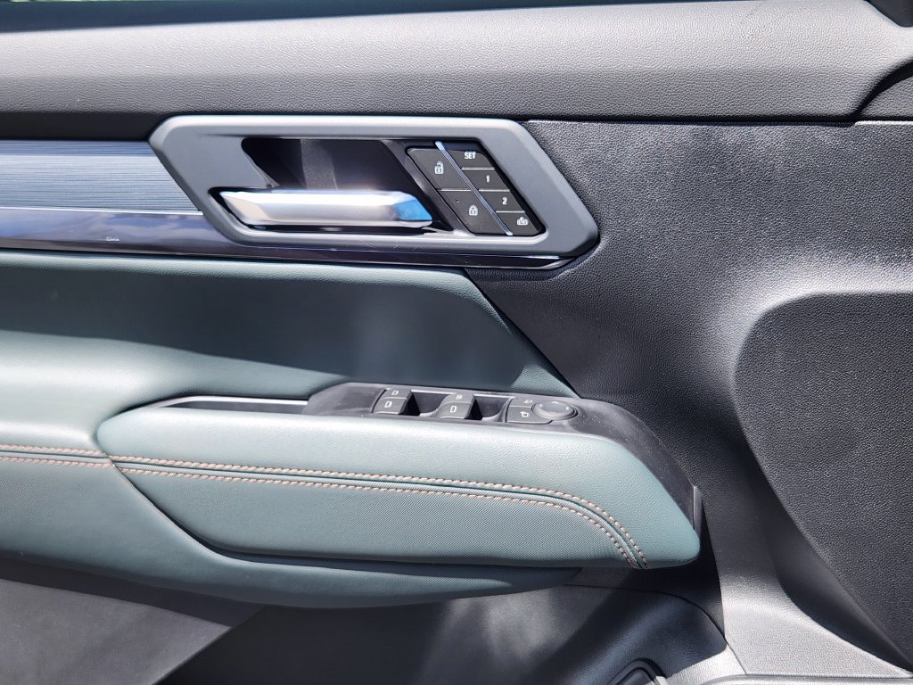 New 2027 GMC Terrain AT4 w/ Convenience Package III AWD/4WD image 7