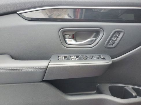 New 2025 Honda Pilot Touring image 11