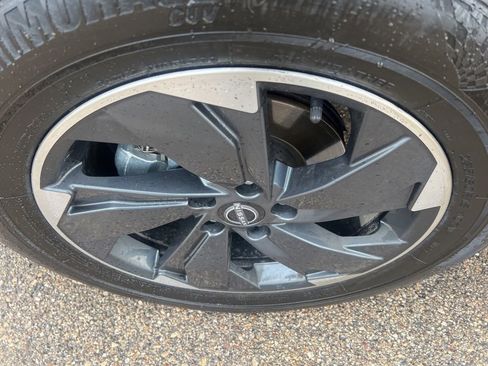 Used 2024 Nissan Rogue SV image 42