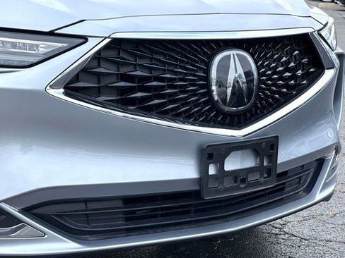 Used 2023 Acura MDX SH-AWD image 2