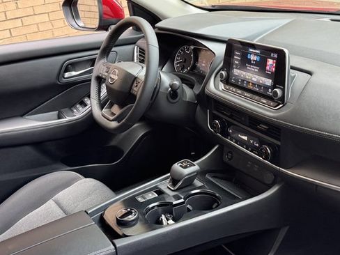 Used 2026 Nissan Rogue SV AWD/4WD image 9