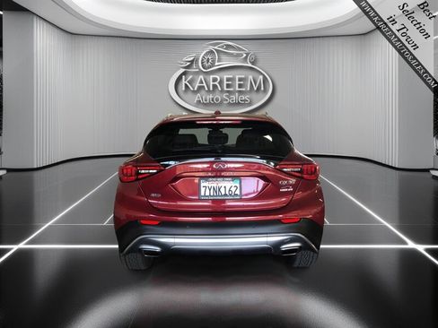 Used 2017 INFINITI QX30 Premium w/ Navigation Package AWD/4WD image 6