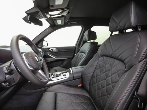 New 2026 BMW X5 xDrive40i w/ M Sport Package AWD/4WD image 11