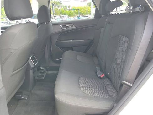 Used 2023 Kia Sportage LX AWD/4WD image 7